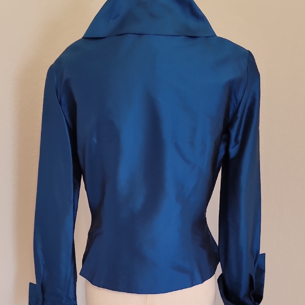 Chic Women's Blue Button Down Shirt - Picture 3 of 4
